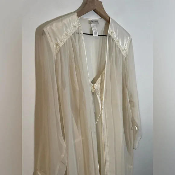 VTG Delicates White Peignoir Set Pearl & Lace Details Medium Bridal Nightgown - Picture 8 of 12